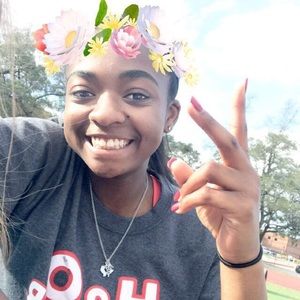 Meet your Posher, Dionna